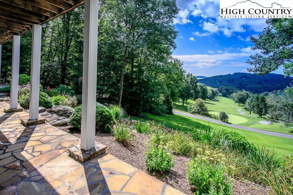Image number 14 for the current listing