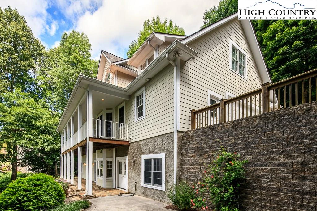 Image number 18 for the current listing