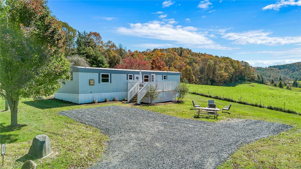 Image number 17 for the current listing