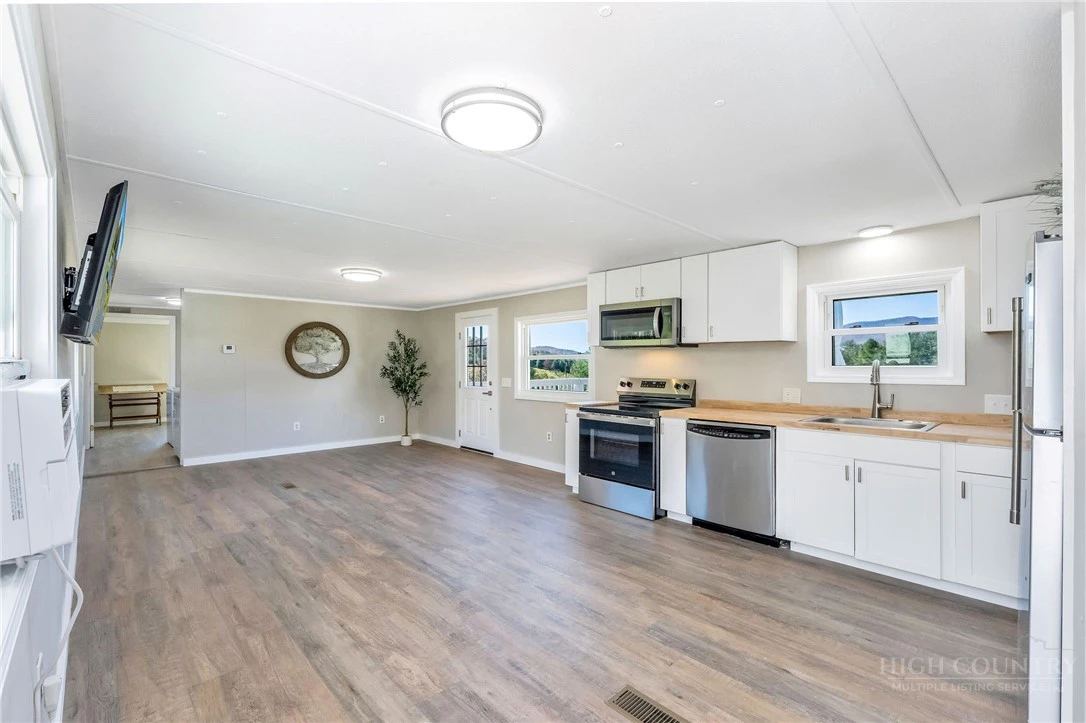 Image number 2 for the current listing