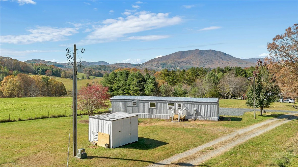 Image number 13 for the current listing