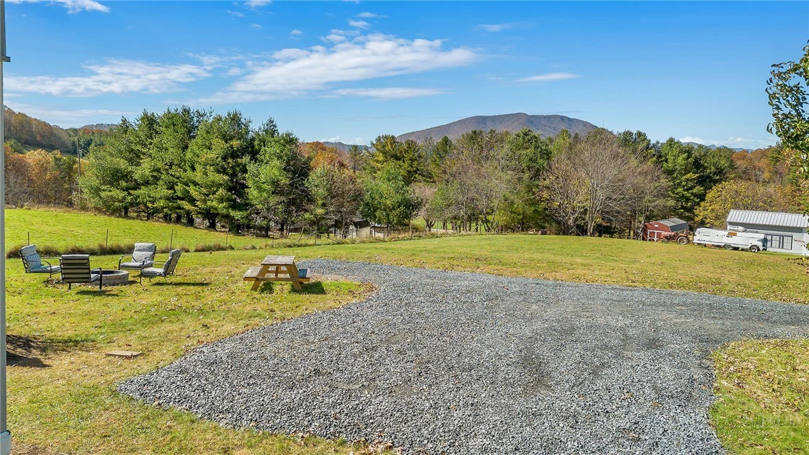 Image number 19 for the current listing