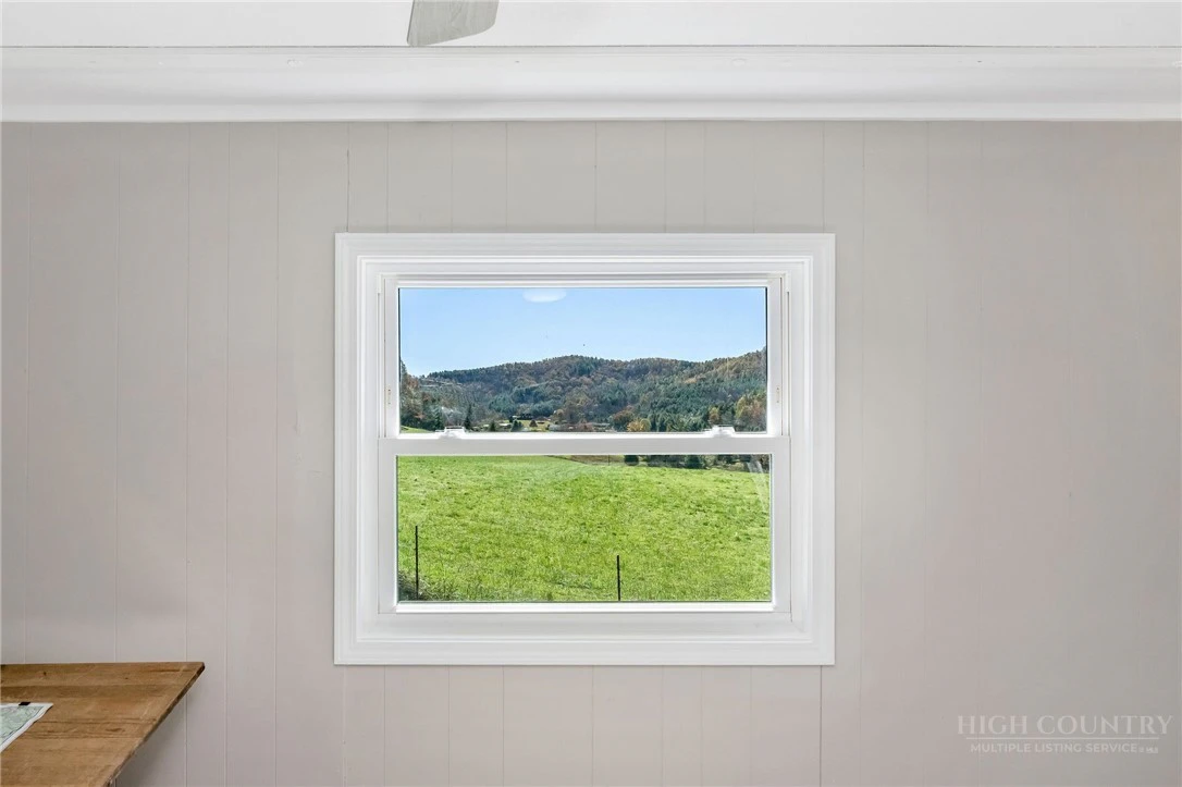 Image number 15 for the current listing