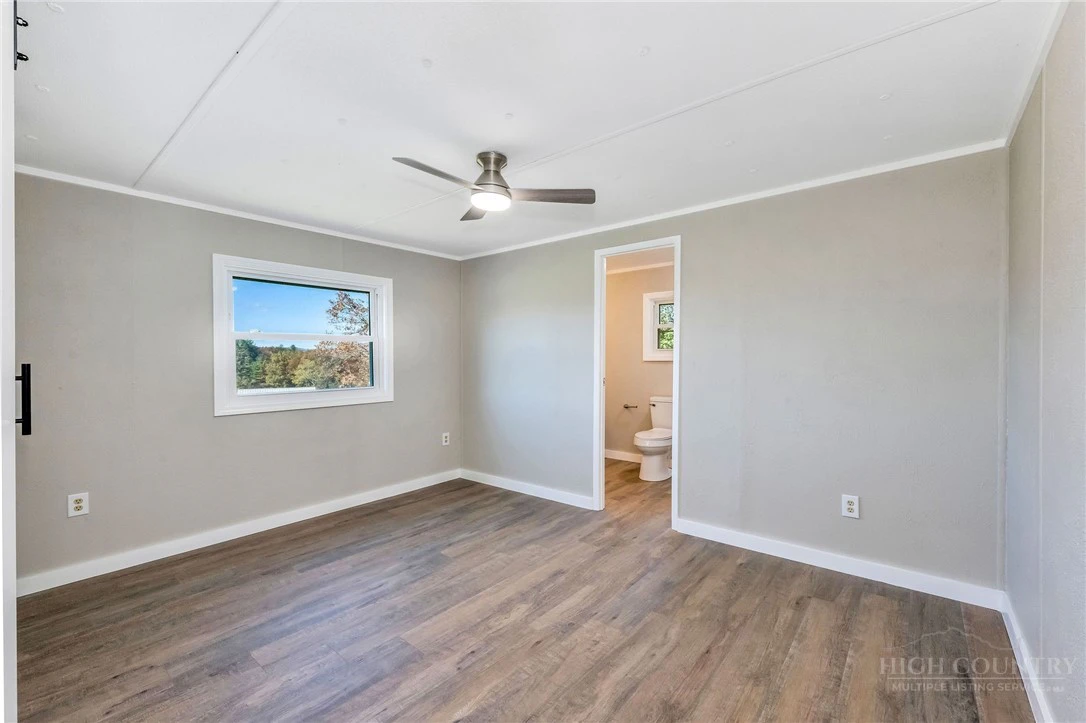 Image number 9 for the current listing