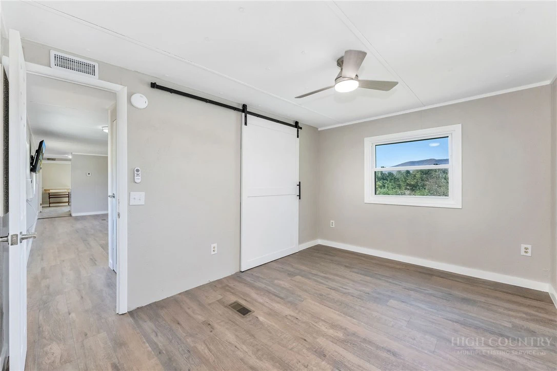Image number 8 for the current listing