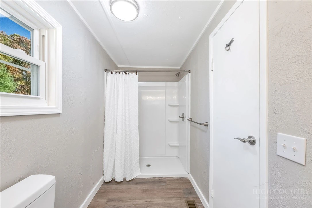 Image number 12 for the current listing
