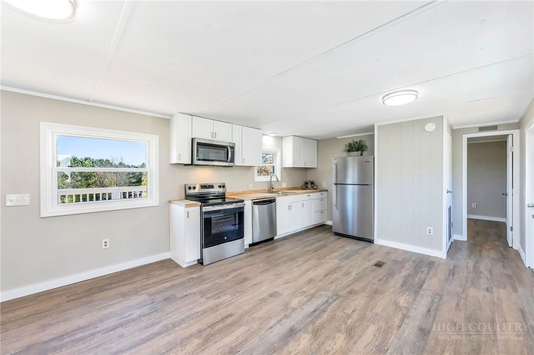 Image number 3 for the current listing