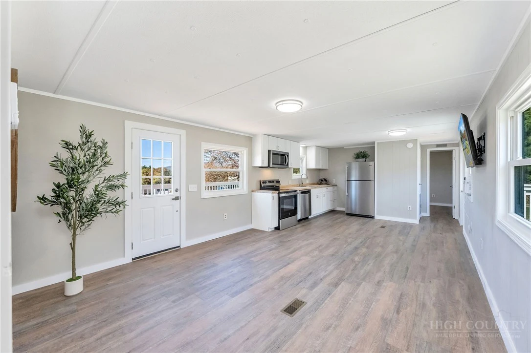 Image number 4 for the current listing