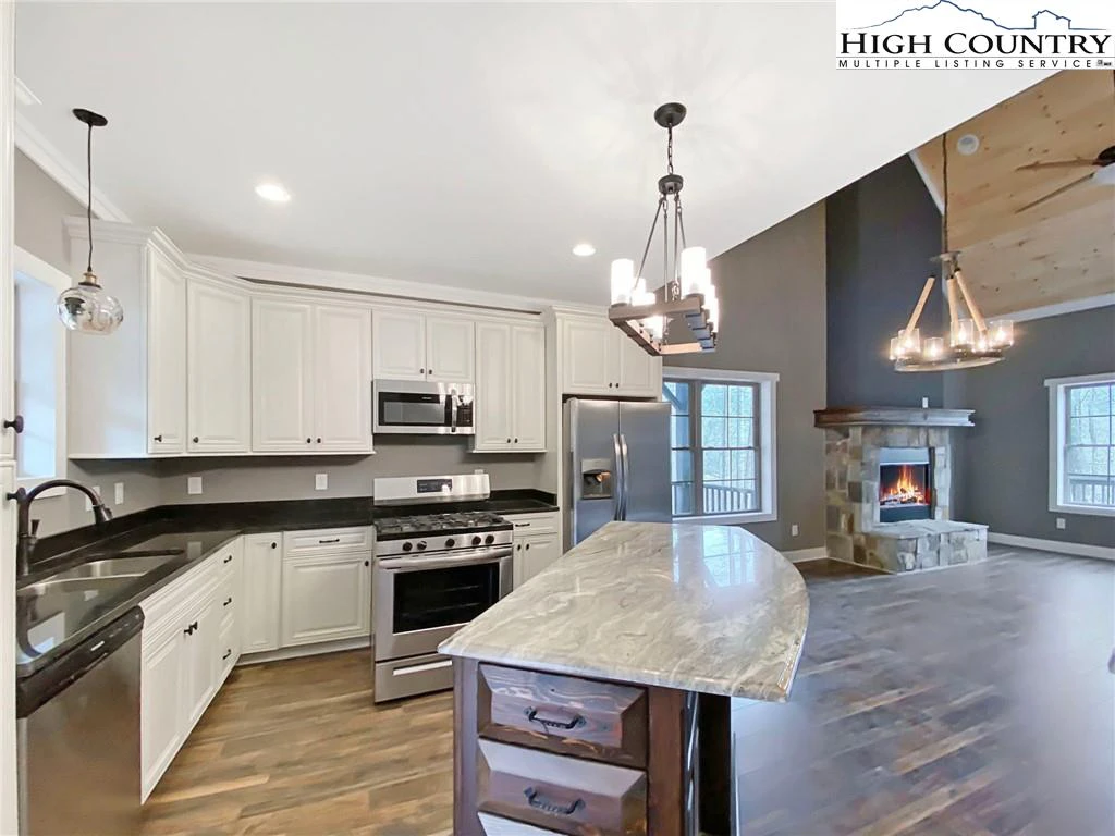 Image number 6 for the current listing