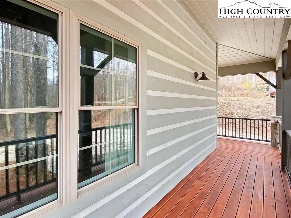Image number 9 for the current listing
