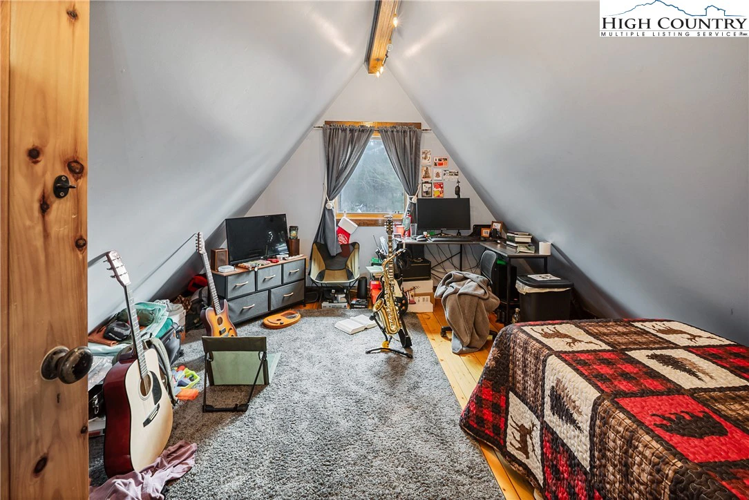 Image number 9 for the current listing