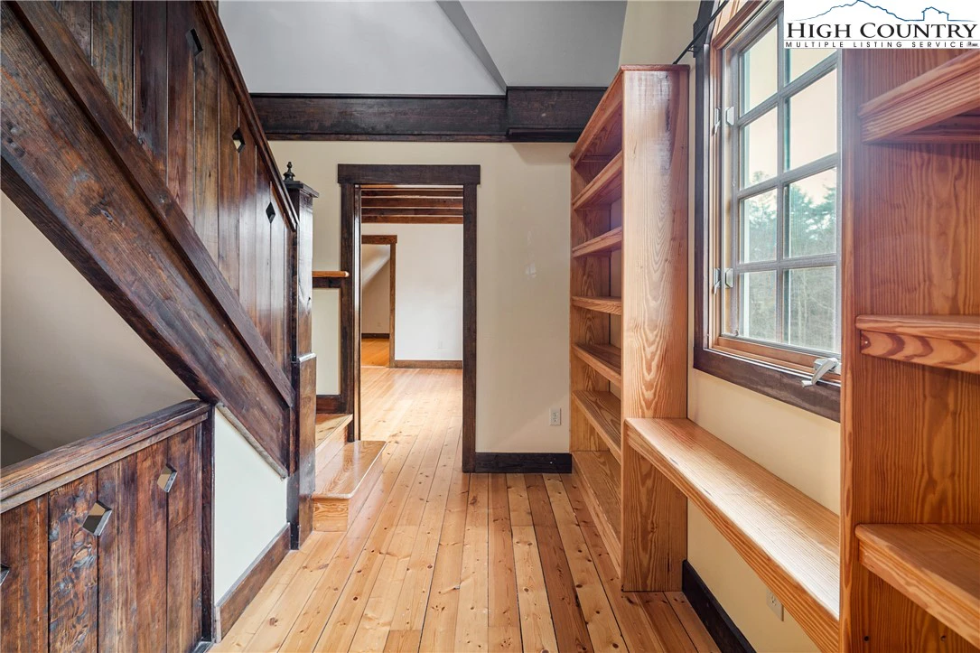 Image number 3 for the current listing