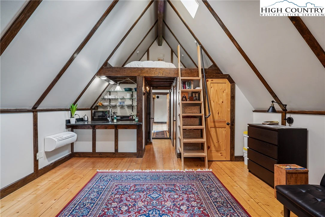 Image number 11 for the current listing