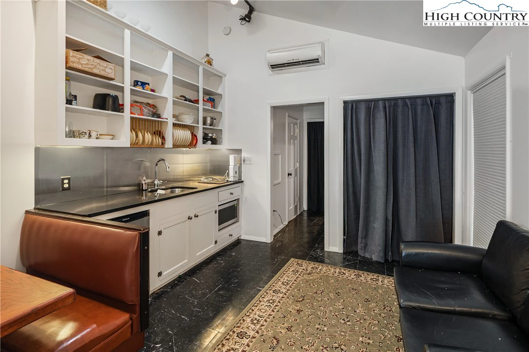 Image number 2 for the current listing