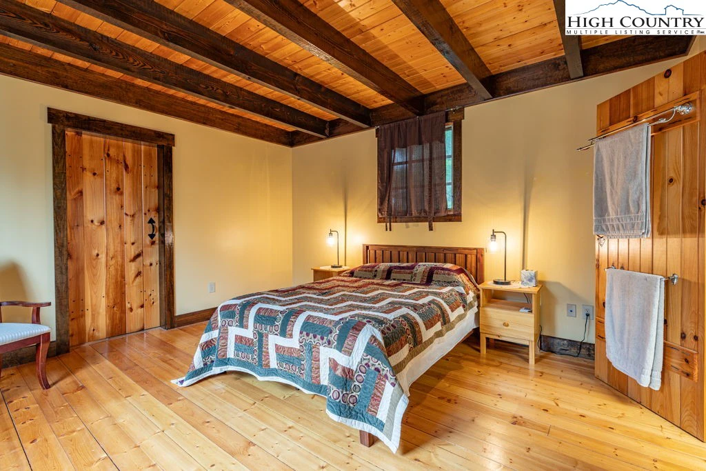Image number 4 for the current listing