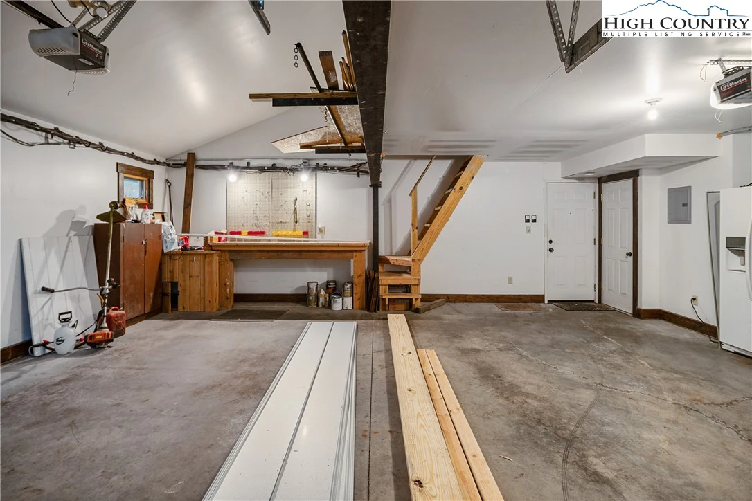 Image number 18 for the current listing