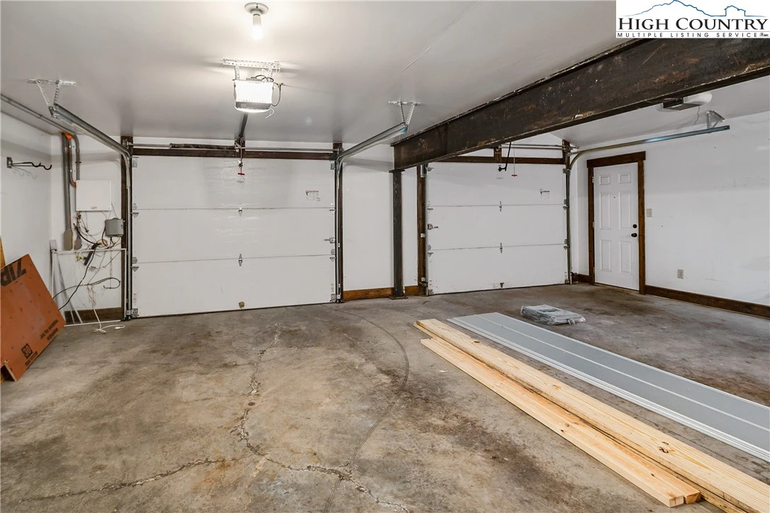 Image number 19 for the current listing