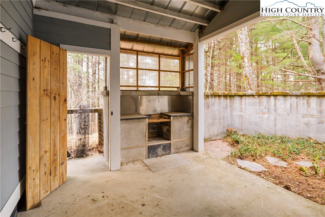Image number 20 for the current listing