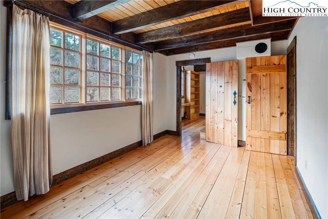 Image number 8 for the current listing