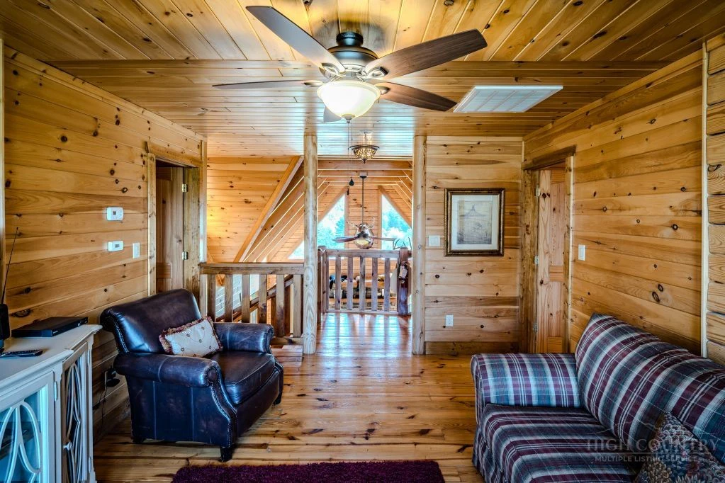 Image number 4 for the current listing