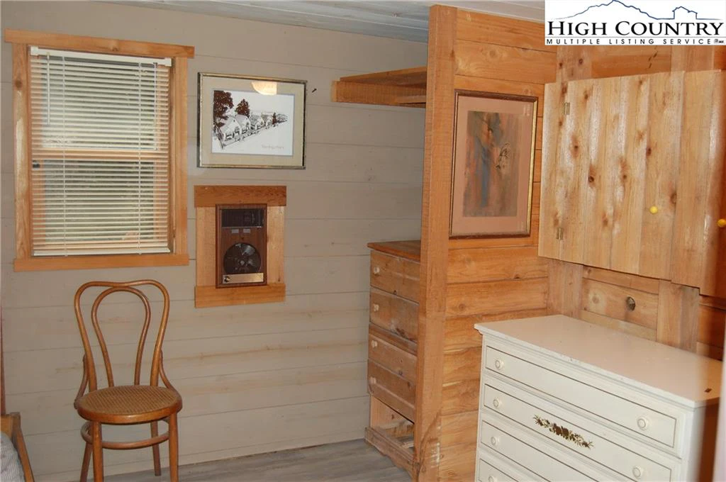 Image number 11 for the current listing