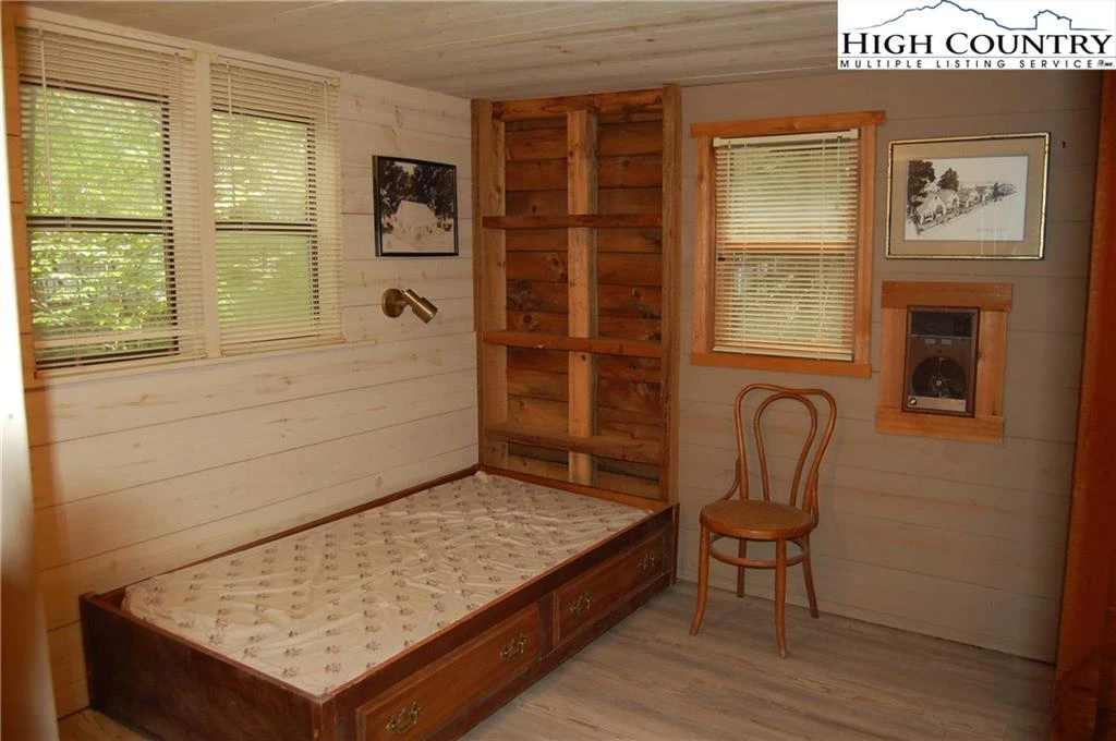 Image number 12 for the current listing