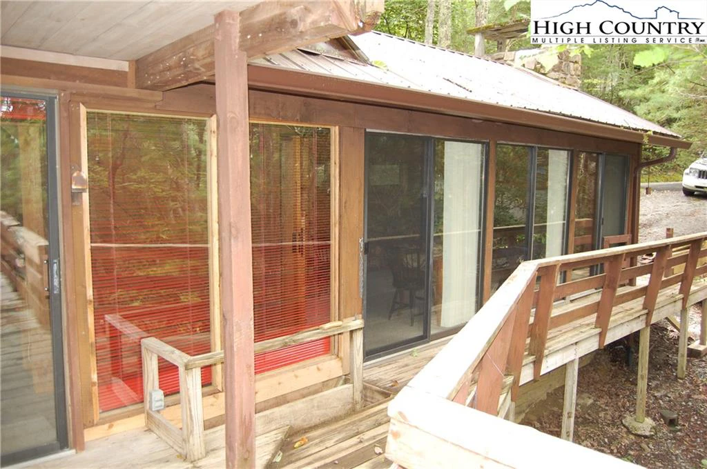 Image number 15 for the current listing