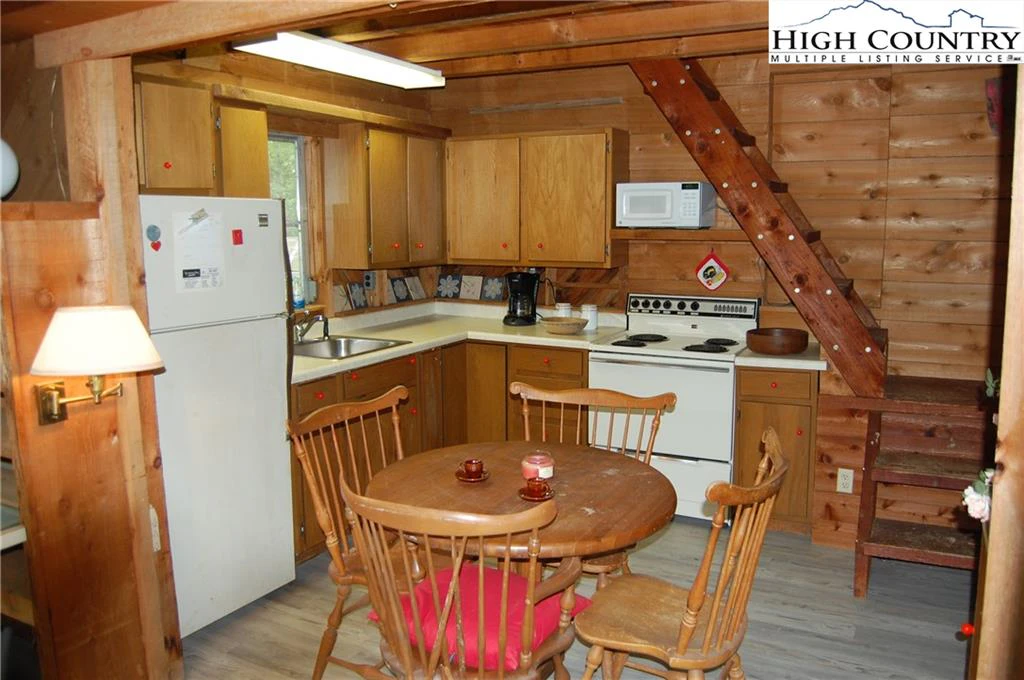 Image number 5 for the current listing