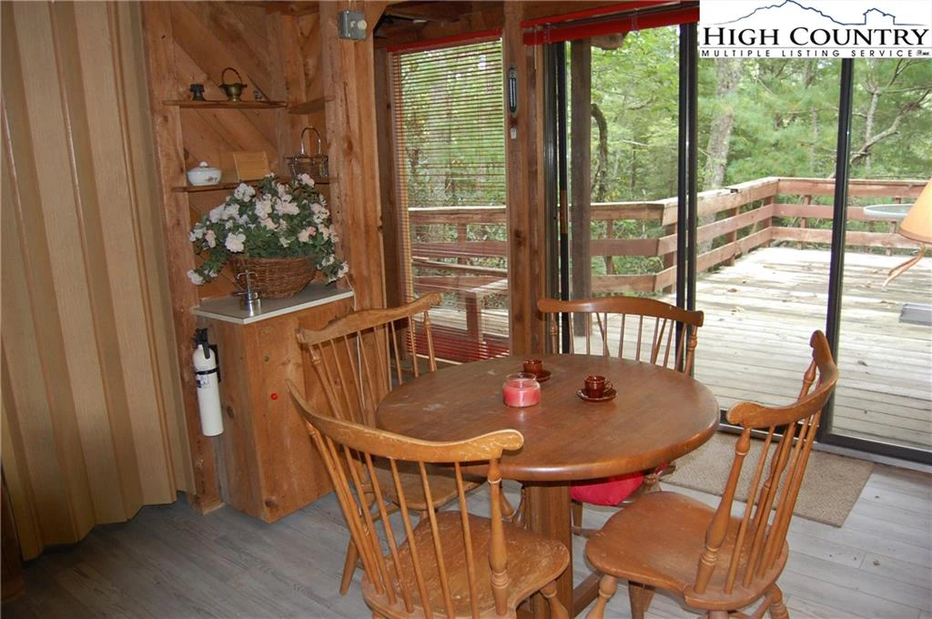 Image number 7 for the current listing