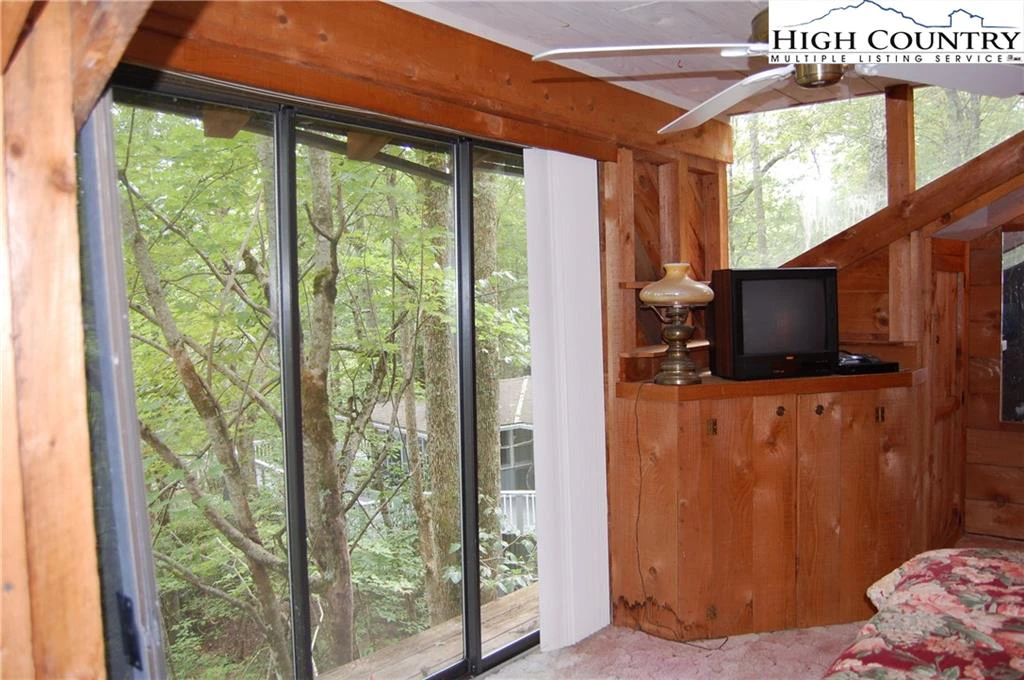 Image number 8 for the current listing