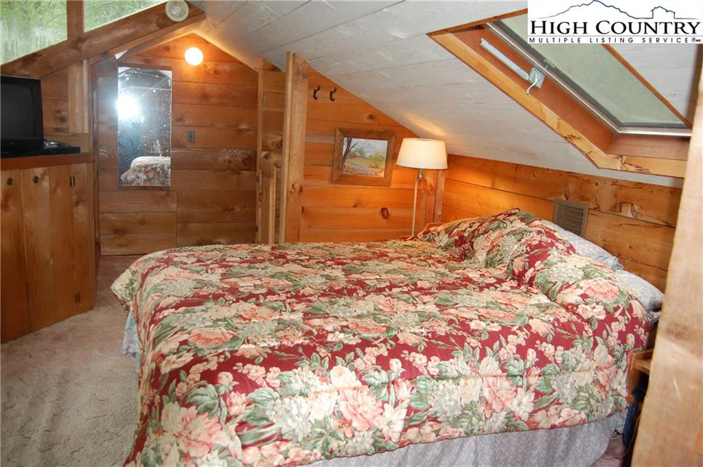 Image number 9 for the current listing