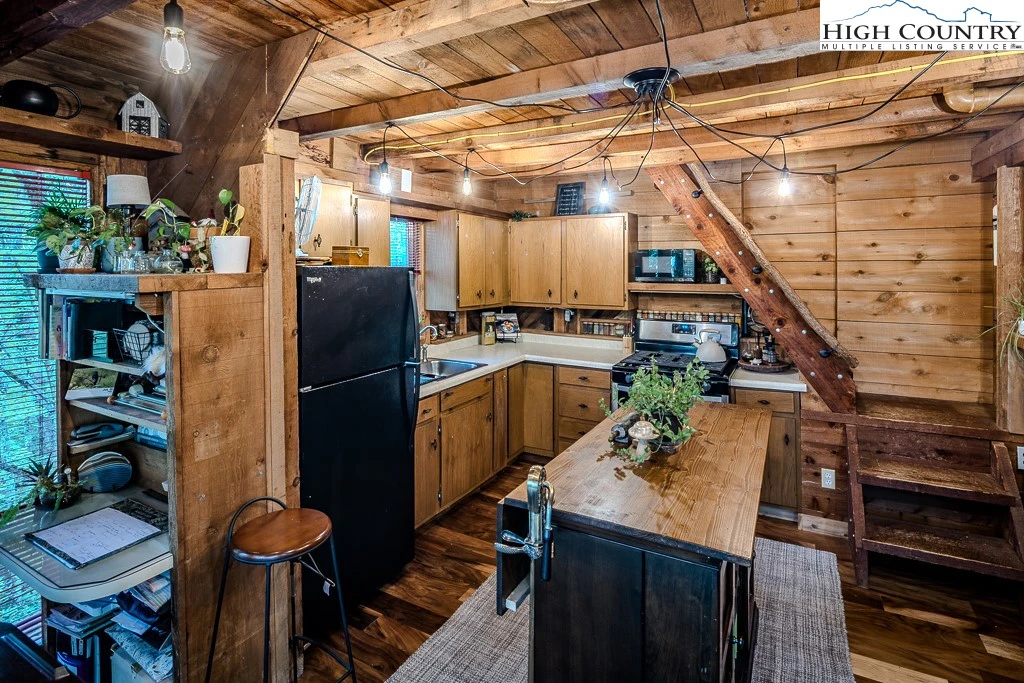 Image number 13 for the current listing