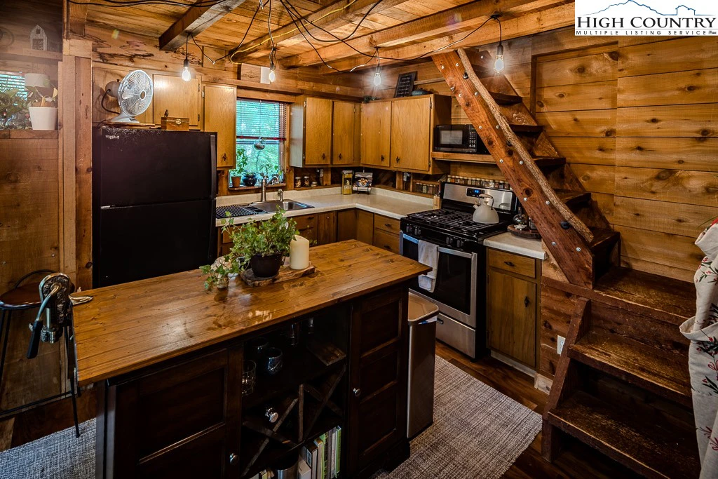 Image number 2 for the current listing