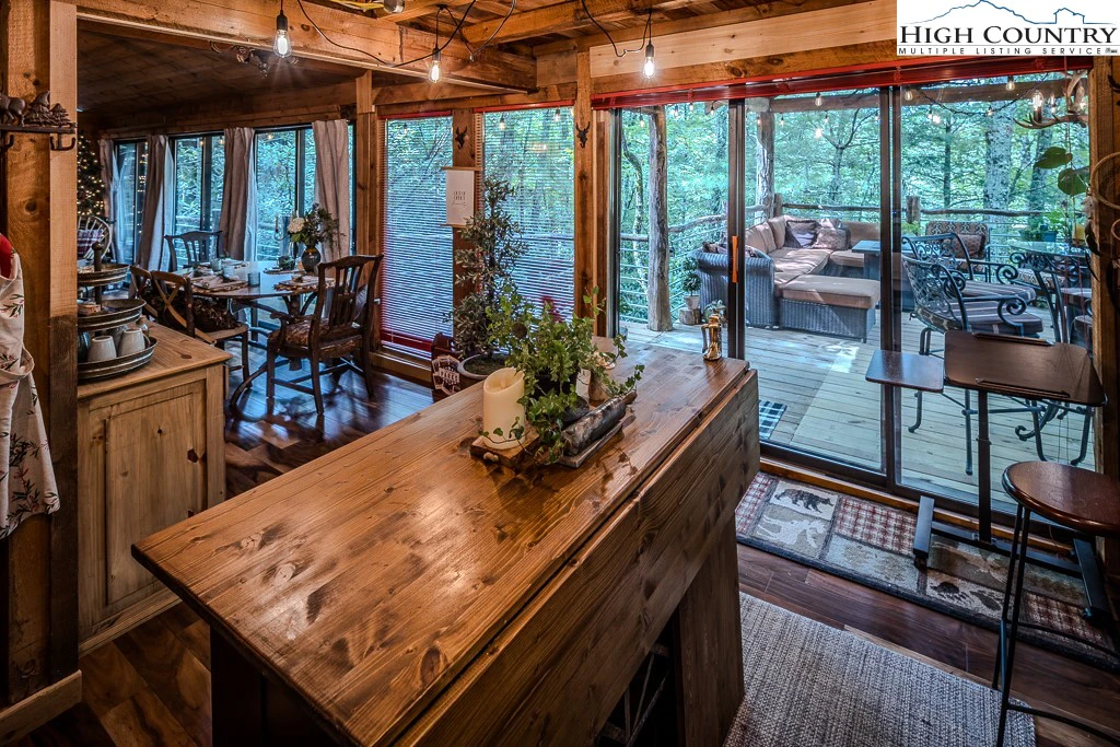 Image number 6 for the current listing