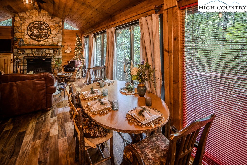 Image number 3 for the current listing