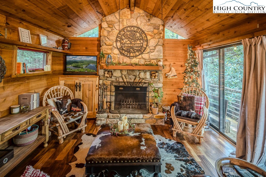 Image number 12 for the current listing