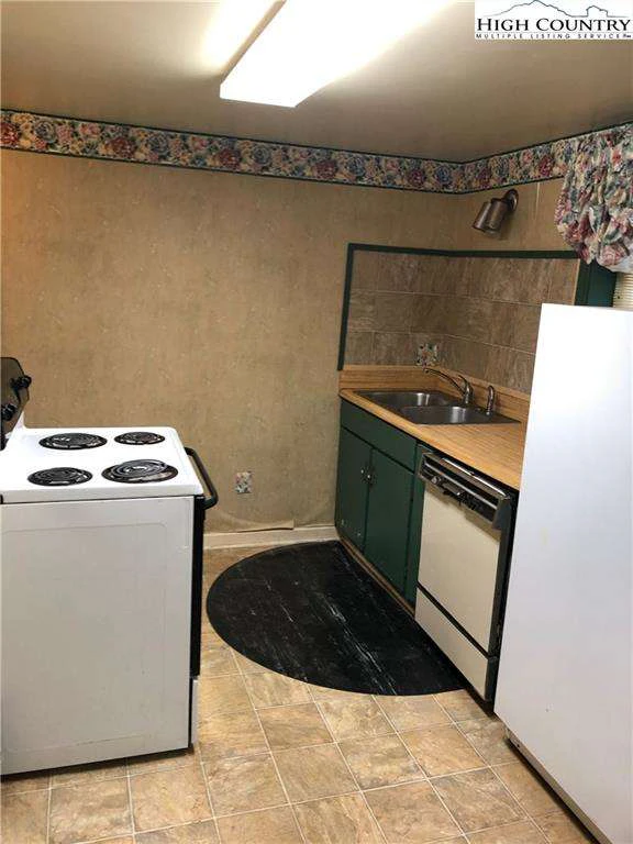 Image number 3 for the current listing