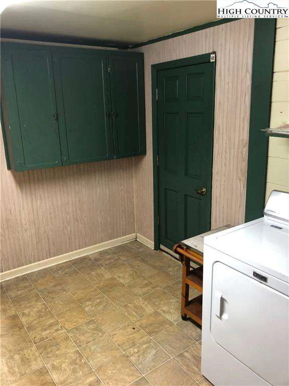 Image number 4 for the current listing