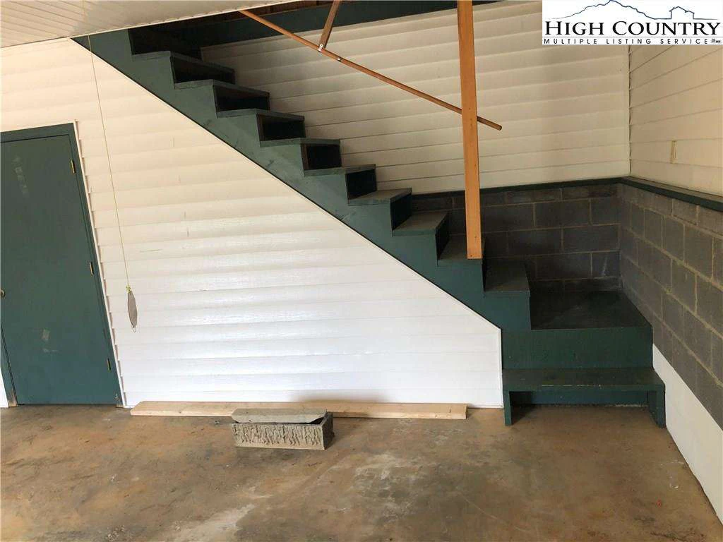 Image number 6 for the current listing