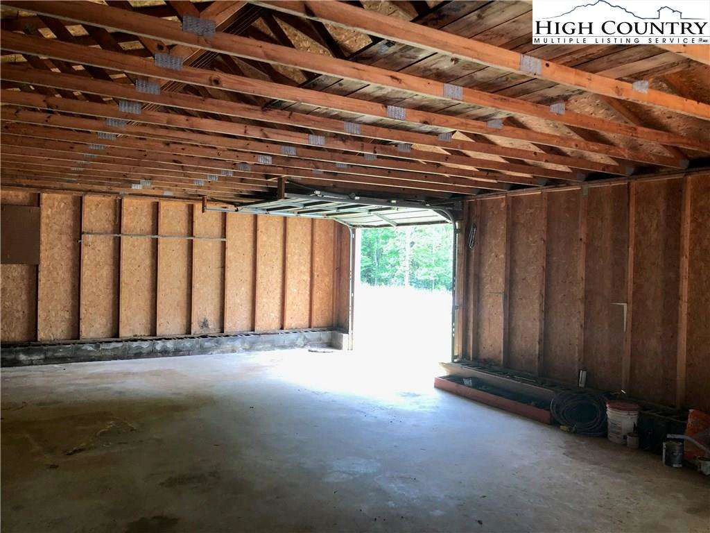 Image number 9 for the current listing