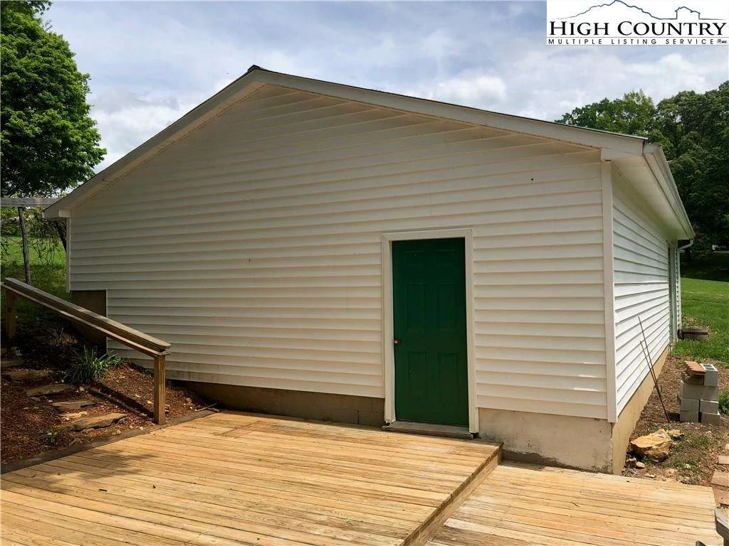 Image number 13 for the current listing