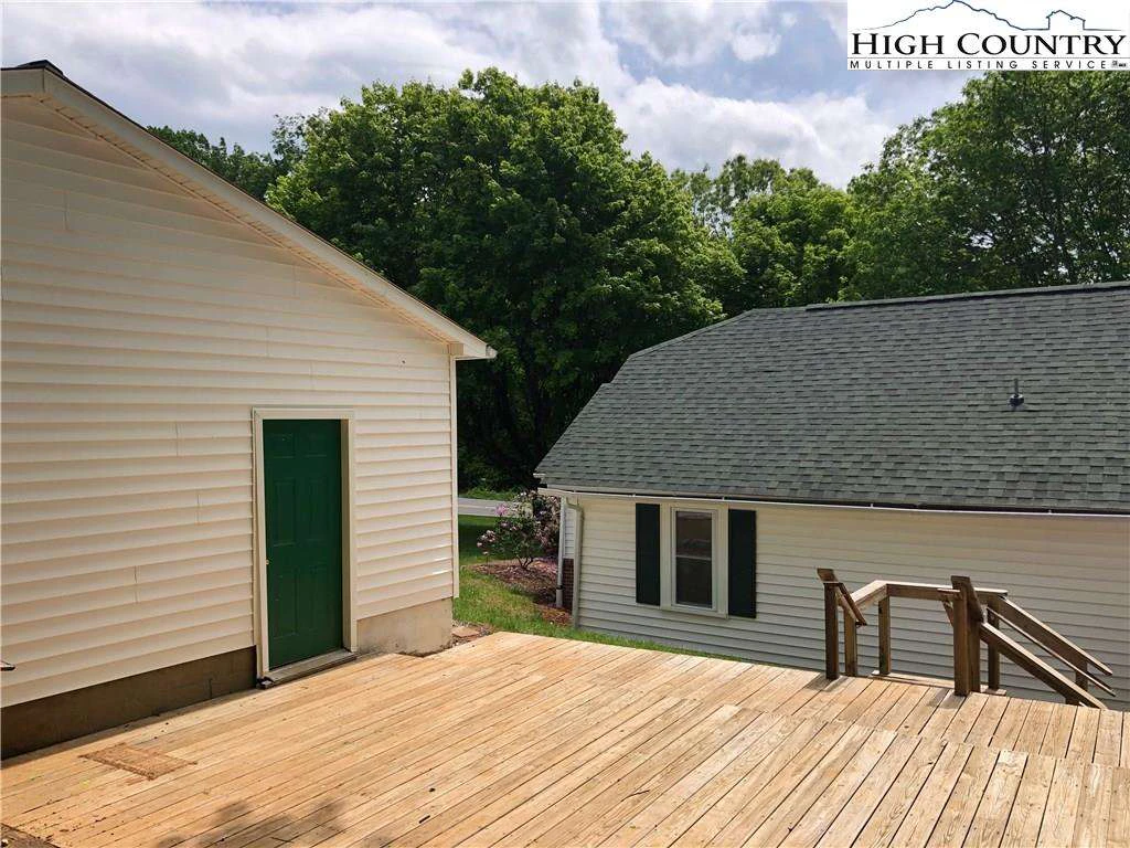 Image number 14 for the current listing