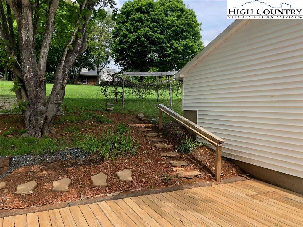 Image number 17 for the current listing