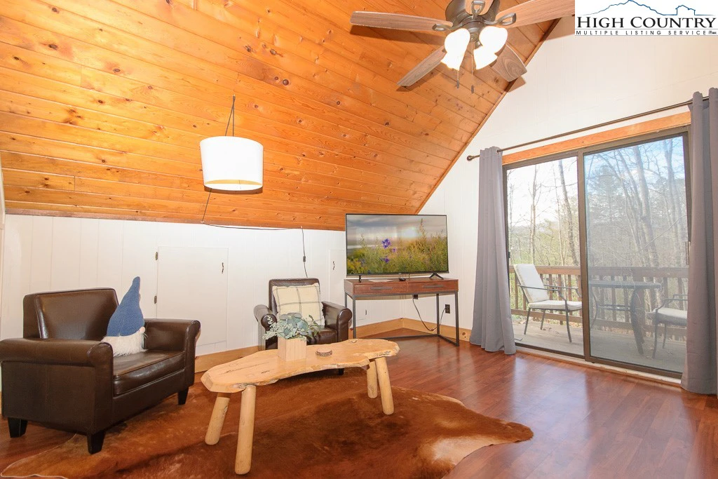 Image number 3 for the current listing