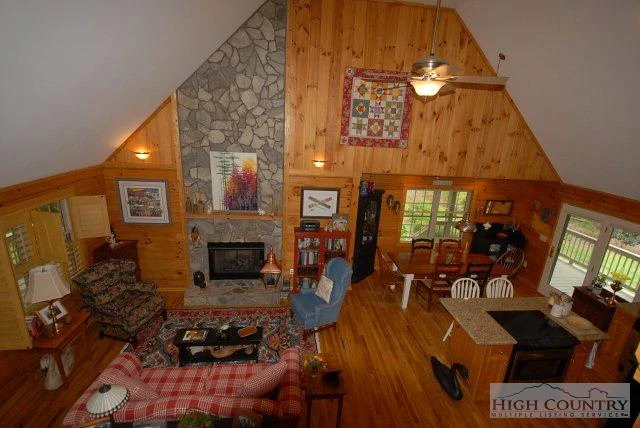 Image number 9 for the current listing