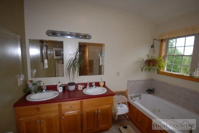 Image number 5 for the current listing