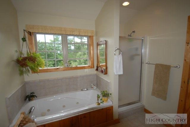 Image number 4 for the current listing