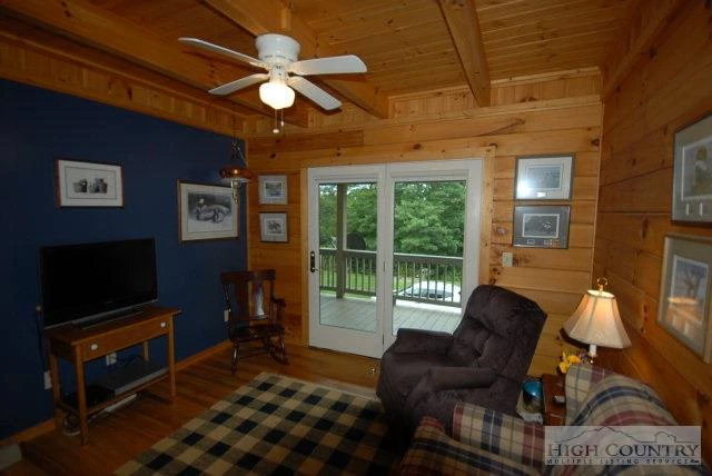 Image number 3 for the current listing