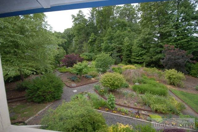 Image number 15 for the current listing