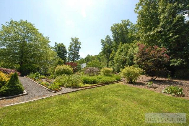 Image number 14 for the current listing